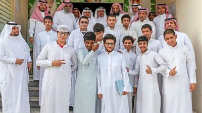 مدير تعليم جدة يطلع على مشروع (الملاحظ الرقمي) بثانوية المقريزي