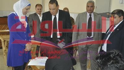 رئيس جامعة القناة يتفقد امتحانات نهاية العام