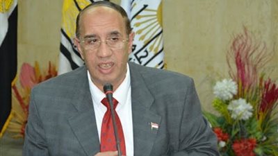 الفساد للركب بجامعة أسيوط.. إحالة أمين عام الجامعة للتحقيق لتعيينه موظفة فى 7 وظائف بمؤهل ودون مؤهل