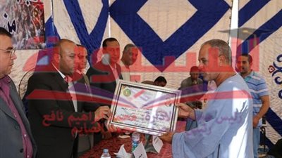 محافظ المنوفية يكرم 28 اسرة شهيد من ابناء اشمون ومنوف