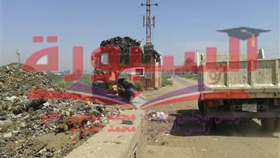 رفع 40 طن مخلفات من ترعة بني شقير وتشجير بعض المناطق بمنفلوط باسيوط