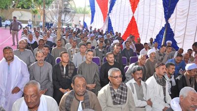 بالصور| محافظ أسيوط ومدير الأمن يشهدان الصلح بين عدد من العائلات  