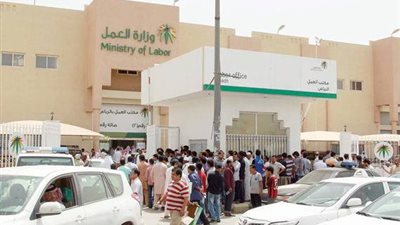 وزارة العمل السعودية تطلق انذار أخير للوافدين 