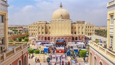 10 منح دراسية لأوائل مدارس المتفوقين من الجامعة البريطانية بمصر