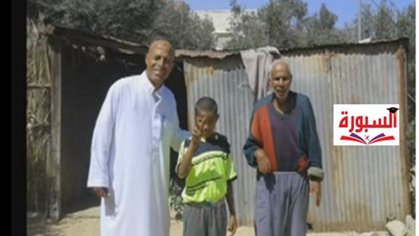 اسامة حماد أمام بيته