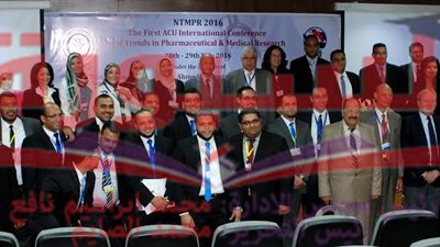 رئيس جامعة الأهرام الكندية  يكرم الفائزين بالمسابقة العلمية 