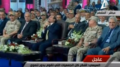 فى افتتاحه منطقة المقطم لتسكين العشوائيات.. شاهد ضحكات الرئيس السيسى الهستيرية