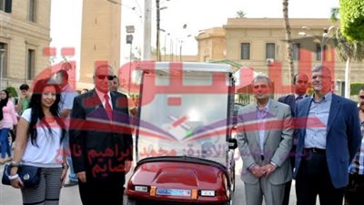  جامعة القاهرة تتسلم سيارات جولف لخدمة 