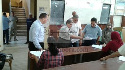 رئيس جامعة قناة السويس يتفقد لجان امتحانات آخر العام