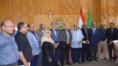 محافظ الإسماعيلية يستعرض أنشطة جمعية رعاية الطلبة