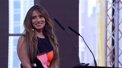 شاهد.. زينة ترقص لطلاب الثانوية العامة 