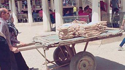 بالصور| نقل أسئلة الامتحانات على “عربة كارو” داخل جامعة طنطا