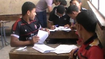 لعدم قدرته على منع الغش الجماعى.. رئيس لجنة ثانوية عامة يعتذر عن استكمال الامتحانات 