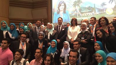 بالصور..وزيرة الهجرة وطلاب الأهرام الكندية يحتفلون بأطفال مستشفى 57357