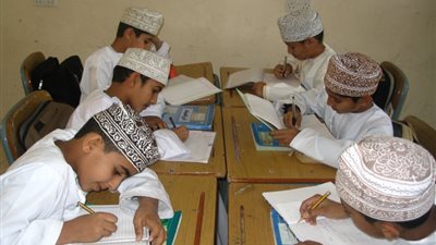 براتب 500 دولار.. مطلوب معلمات لمدارس بسلطنة عمان.. ننشر التخصصات والمزايا