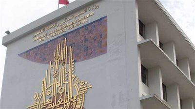 أساتذة الجامعات التونسية: مناقشة مشاريع التخرّج الطلبة في بعض الجامعات