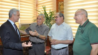 بالصور| نائب رئيس جامعة المنوفية يتابع سير الإمتحانات بكليتي الهندسة والآداب 