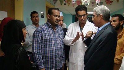 بالصور| رئيس جامعة جنوب الوادي يتفقد المستشفى الجامعي