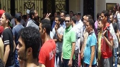 الشرطة تمنع طلاب الثانوية من الوصول لميدان التحرير.. وتجبرهم على العودة لمبنى وزارة التعليم