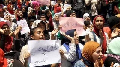 قيادات الأمن تفاوض طلاب الثانوية بفض تظاهراتهم أمام نقابة الصحفيين