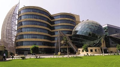 الأحد| أساتذة وطلاب تجارة عين شمس يزورون لمستشفي أورام الأطفال 57357