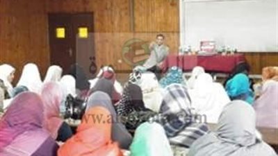 دورات تدريبية عن الاسعافات الاولية بالجمعية العلمية الطلابية بكلية طب المنوفية