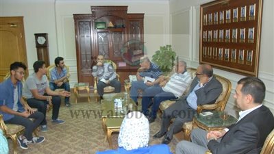 محافظ أسيوط واعضاء مجلس النواب يتكاتفون مع طلاب شكاوى الثانوية لتوصيل رسائلهم للحكومة