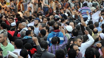 عاجل.. المعلمون يتظاهرون لعدم صرف حافز الاثابة بعد حصولهم على أحكام قضائية ومماطلة المسئولين فى التنفيذ 