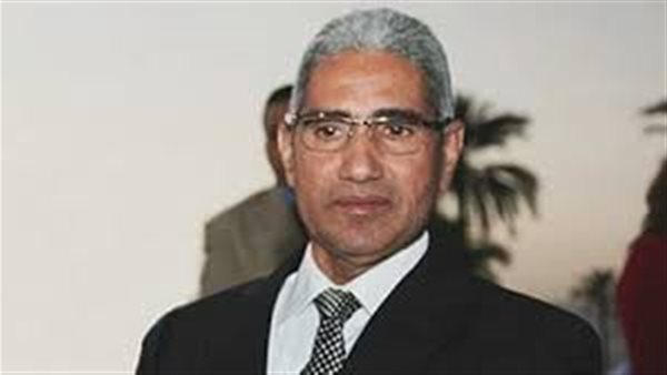 الدكتور عباس منصور