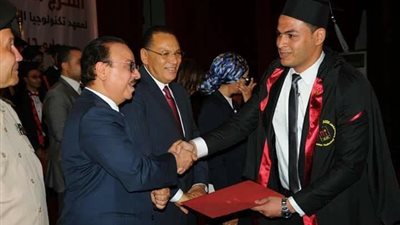 بالصور .. وزير الاتصالات يشهد حفل تخريج الدفعة 36 من معهد