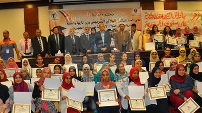 بالصور.. فودة يلتقى بأوائل الشهادة الإعدادية خلال زيارتهم لجنوب سيناء