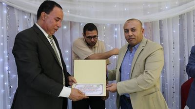 محافظ المنوفية  يكرم رئيس مركزومدينه قويسنا لبلوغه سن المعاش