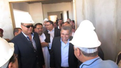 بالصور |  أشرف الشيحى ومحافظ مطروح يتفقدان إنشاءات جامعة الأسكندرية بمرسى مطروح