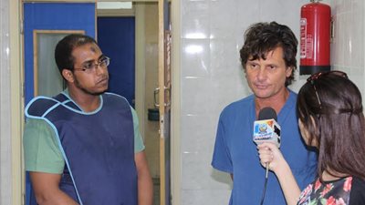 بالصور| خبير إيطالي يجري 17 عملية قسطرة قلب معقدة بمستشفى قنا الجامعي