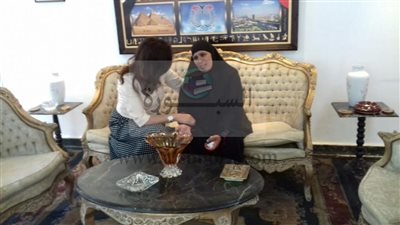 وزيرة الهجرة تلتقى والدة الشاب المتوفى بألمانيا فى ظروف غامضة 