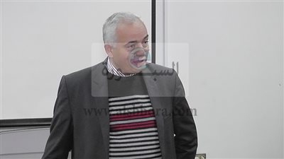 التعليم تناقش تفعيل تجربة منهج 