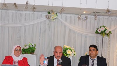 نقيب المعلمين يجتمع بمعلمى مصر القديمة والمنيل.. ويناقش مشكلات مستشفى المعلمين