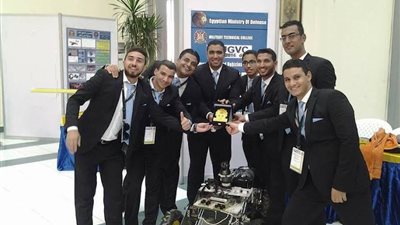 بالصور.. رئيس جامعة القناة يكرم الطلاب الفائزين بمسابقة UGVC 