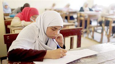 عدوي التسريبات تنتقل للأزهر| تداول أسئلة امتحان اللغة الإنجليزية للثانوية بختم منطقة سوهاج الأزهرية