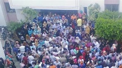 وقفة احتجاجية لمعلمى الـ 30 ألف أمام الوزارة