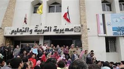 موظفو مديرية التربية والتعليم بالاقصر ينهون وقفتهم الاحتجاجية