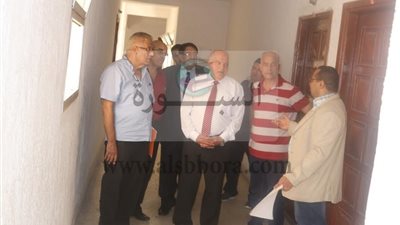 الزناتى يتفقد نادى الشاطئ والعمارات المصيفية بالإسكندرية لاستقبال المعلمين