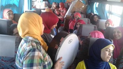 بالصور| فتيات جامعة سوهاج يغادرن الي المنيا للمشاركة في اسبوع الفتيات الرابع