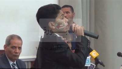 بالفيديو| طالب يحرج 