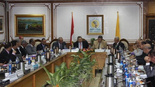 اثناء اجتماع المجلس