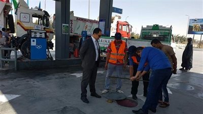 الرقابة الادارية تكشف طريقة جديدة للنصب فى محطات البنزين.. 18 لترا بدلا من 20