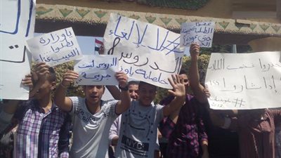 بالصور.. تظاهر طلاب الثانوية العامة للمطالبة بعودة الدروس الخصوصية  