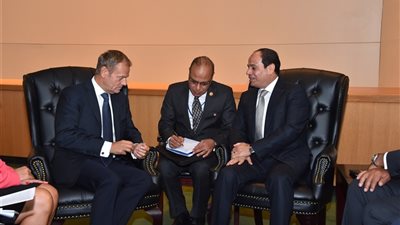 السيسى يناقش أهمية معالجة الجذور الرئيسية للهجرة غير الشرعية مع الاتحاد الاوروبى 