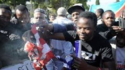 مجانية التعليم تغلق جامعة بجنوب أفريقيا.. وأعمال عنف من قبل الطلاب المحتجين 