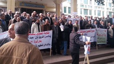 ننشر بيان المعلمين بشأن الوقفة الاحتجاجية أمس أمام نقابة الصحفيين.. وتجاوزات الأمن ضد المعلمين